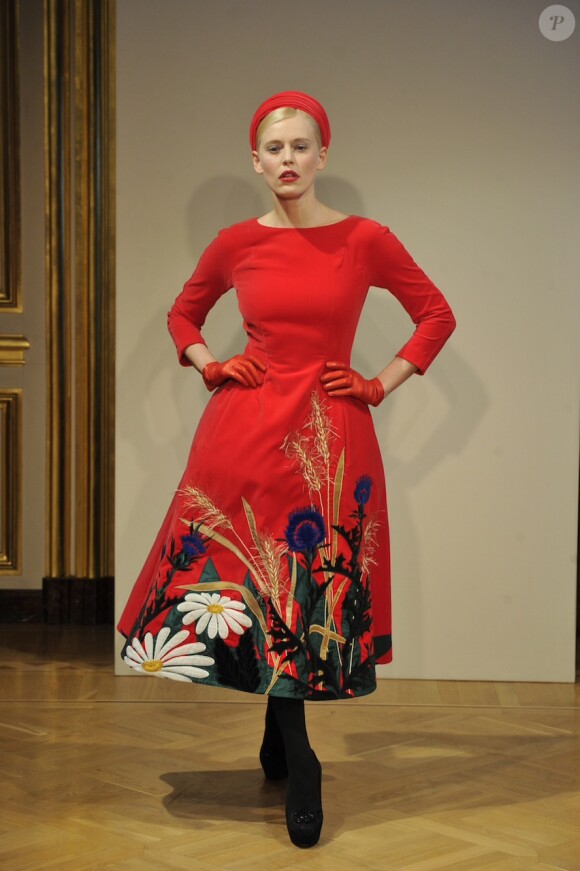 Anna Sherbinina a défilé pour le show Haute Couture Yanina à Paris le 3 juillet 2012