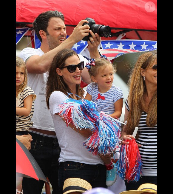 Jennifer Garner et Ben Affleck emmènent leurs filles célébrer la journée nationale des États-Unis, le 4 juillet 2012 à Los Angeles - Toute la famille est réunie