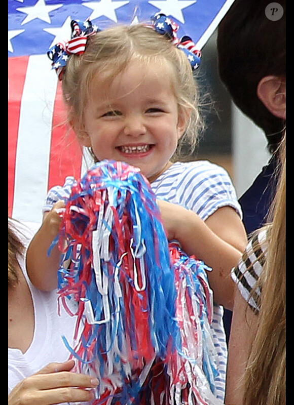 Jennifer Garner et Ben Affleck célèbrent le 4 juillet, fête nationale américaine, en compagnie de leurs deux filles Violet et Seraphina, à Los Angeles - Seraphina joyeuse