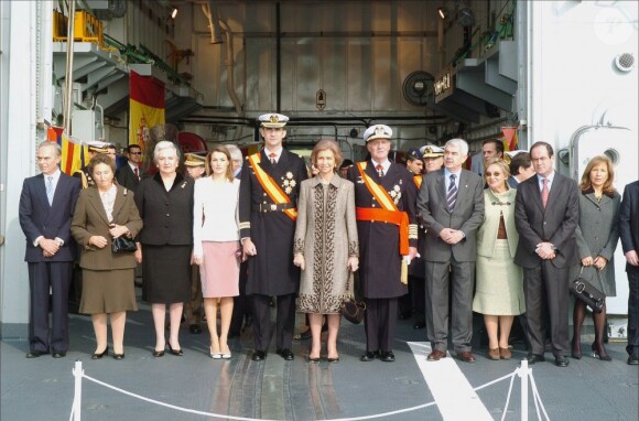 La famille royale d'Espagne réunie en novembre 2004. L'infante Margarita d'Espagne, soeur du roi Juan Carlos Ier, a dû être hospitalisée en raison d'une forte fièvre début juillet 2012, renonçant à une cérémonie de la Fondation des Ducs de Soria.