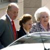Le roi Juan Carlos Ier d'Espagne avec ses soeurs Margarita et Pilar le 12 avril 2008.
L'infante Margarita d'Espagne, soeur du roi Juan Carlos Ier, a dû être hospitalisée en raison d'une forte fièvre début juillet 2012, renonçant à une cérémonie de la Fondation des Ducs de Soria.