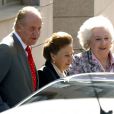  Le roi Juan Carlos Ier d'Espagne avec ses soeurs Margarita et Pilar le 12 avril 2008. 
 L'infante Margarita d'Espagne, soeur du roi Juan Carlos Ier, a dû être hospitalisée en raison d'une forte fièvre début juillet 2012, renonçant à une cérémonie de la Fondation des Ducs de Soria. 