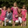 Le prince Willem-Alexander et le princesse Maxima des Pays-Bas, comme chaque année, ont pris la pose avec leurs filles les princesses Catharaina-Amalia, Alexia et Ariane, désormais âgées de 8, 7 et 5 ans, pour fêter l'arrivée des vacances d'été. Le 7 juillet 2012, la séance photo a eu lieu dans le parc de la résidence familiale à Wassenaar, la villa Eikenhorst.