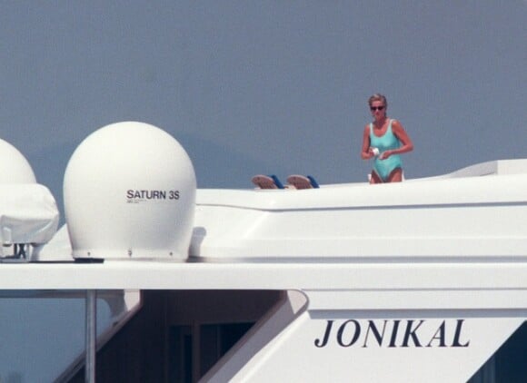 Lady Diana en vacances sur le yacht Jonikal avec Dodi Al-Fayed le 22 août 1997