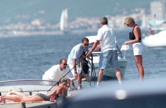 Lady Diana durant ses vacances sur le yacht Jonikal avec Dodi Al-Fayed le 22 août 1997