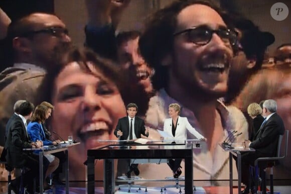 Le visage de Thomas Hollande sur les écrans du plateau de France 2, le soir de la victoire, le 6 mai 2012.