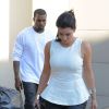 Kanye West et Kim Kardashian sortent de chez le rappeur, à Hollywood le 11 juillet 2012