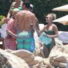 Hayden Panettiere et son chéri Scotty McKnight au bord d'une piscine à Cabo San Lucas, au Mexique, le 8 juillet 2012