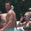 Hayden Panettiere et son chéri Scotty McKnight au bord d'une piscine à Cabo San Lucas, au Mexique, le 8 juillet 2012