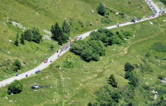 Le peloton le 12 juillet 2012 lors de la onzième étape du Tour de France 2012 entre Albertville et La Touissuire-Les Sybelles