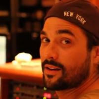 Florent Mothe : Nikos surprend en studio les premières notes de son album