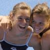 Hugues Duboscq, Esther Baron, Laure Manaudou et Nicolas Rostoucher en mars 2007 à Melbourne. Esther Baron a pris sa retraite sportive en 2009, un peu brutalement, à 22 ans, alors qu'elle se préparait pour les JO 2012. Trois ans plus tard, elle a frôlé la catastrophe mais a reconstruit sa vie...