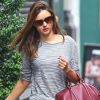 Miranda Kerr déambule en solo dans les rues de New York le 15 juillet 2012