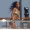 Rihanna profite du soleil de Sardaigne sur un yacht. Porto Cervo, le 16 juillet 2012.