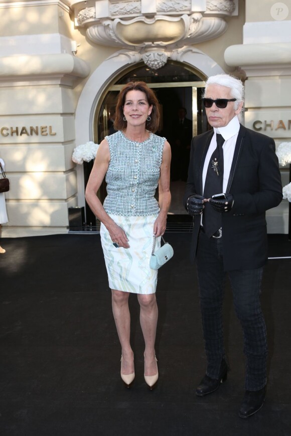 La princesse Caroline était au côté de son grand ami Karl Lagerfeld pour l'inauguration d'une nouvelle enseigne Chanel Joaillerie à Monaco, le 16 juillet 2012.
