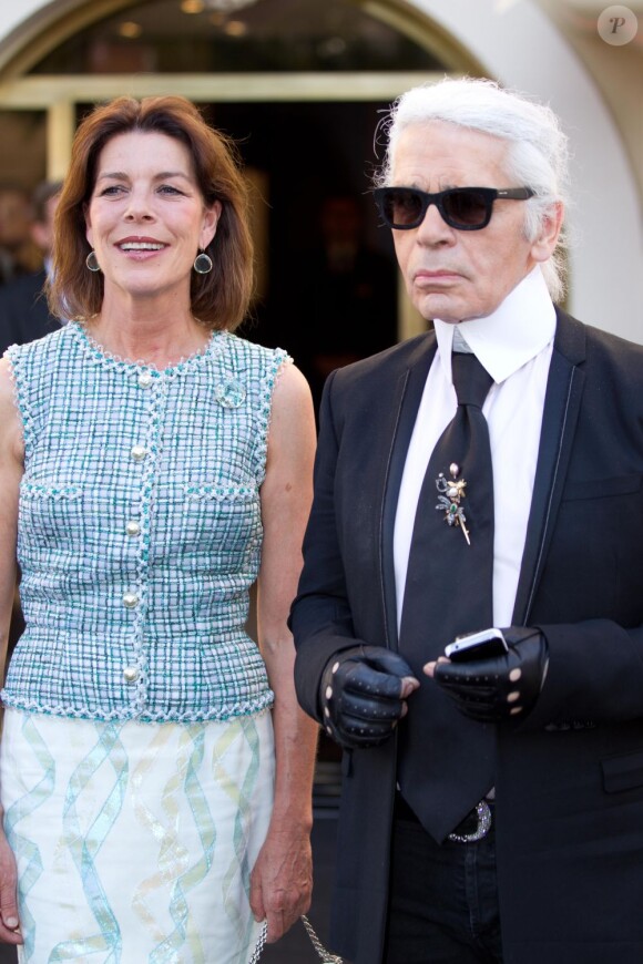 Son Altesse Caroline de Hanovre s'est jointe à son grand ami Karl Lagerfeld pour l'inauguration d'une nouvelle enseigne Chanel Joaillerie à Monaco, le 16 juillet 2012.