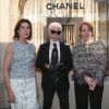 La princesse Caroline de Hanovre s'est jointe à son grand ami Karl Lagerfeld pour l'inauguration d'une nouvelle enseigne Chanel Joaillerie à Monaco, le 16 juillet 2012.