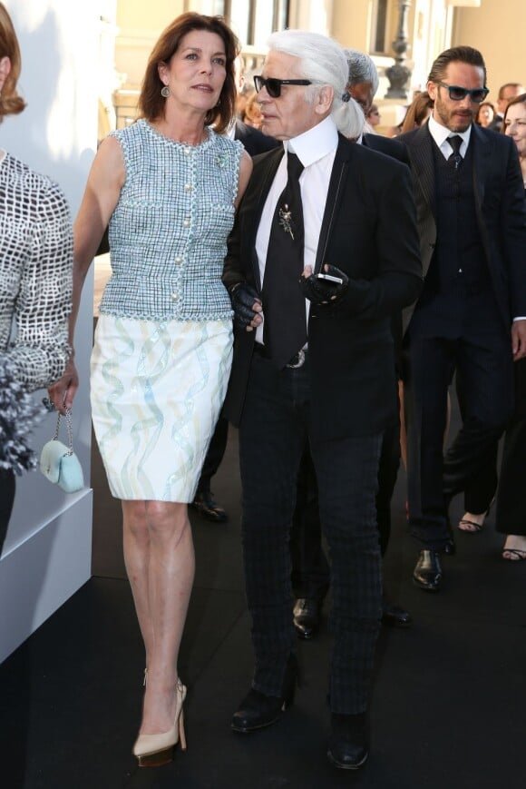 La princesse Caroline de Hanovre avec son grand ami Karl Lagerfeld pour l'inauguration d'une nouvelle enseigne Chanel Joaillerie à Monaco, le 16 juillet 2012.