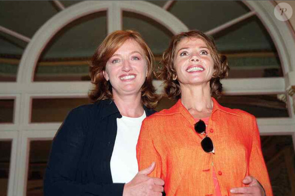 Charlotte de Turckheim et Victoria Abril en juin 1999 à Deauville