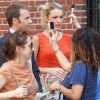 Blake Lively dans les rues de New York sur le tournage de Gossip Girl. L'actrice se fait chouchouter sur le plateau entre deux prises. Le 17 juillet 2012
