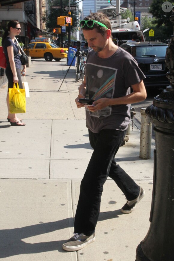 Matthew Bellamy affichait la tête des grands jours après avoir été surpris à la sortie d'un taxi à New York le 17 juillet 2012 avec Kate Hudson