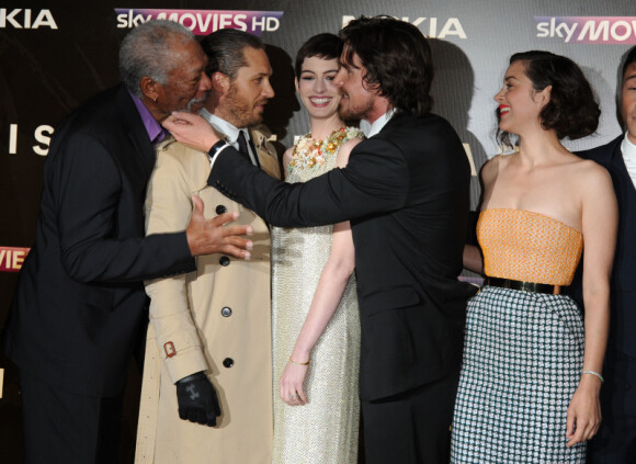 Morgan Freeman, Tom Hardy, Anne Hathaway, Christian Bale et Marion Cotillard lors de l'avant-première du film The Dark Knight Rises à Londres le 18 juillet 2012