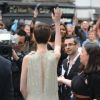 Anne Hathaway, habillée par Gucci, lors de l'avant-première du film The Dark Knight Rises à Londres le 18 juillet 2012
