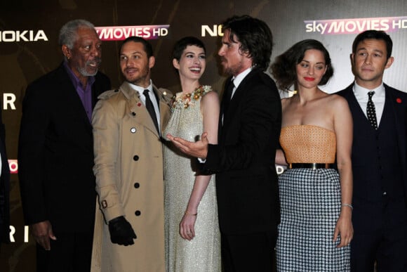 Morgan Freeman, Tom Hardy, Anne Hathaway, Christian Bale, Marion Cotillard et Joseph Gordon-Levitt lors de l'avant-première du film The Dark Knight Rises à Londres le 18 juillet 2012