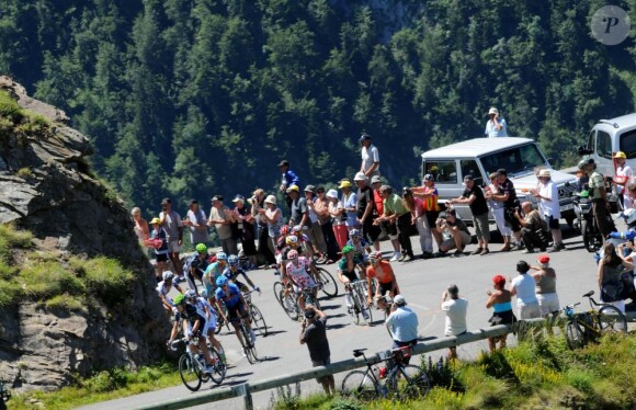 Le peloton lors de la 16e étape du Tour de France entre Pau et Bagnères-de-Luchon le 18 juillet 2012