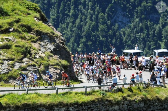 Le peloton lors de la 16e étape du Tour de France entre Pau et Bagnères-de-Luchon le 18 juillet 2012