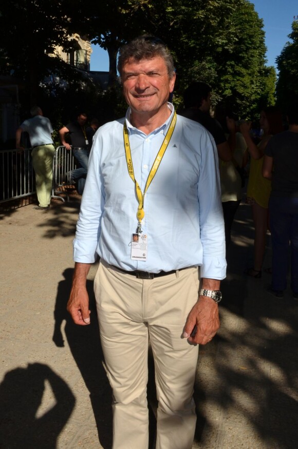 Bernard Thévenet lors de la dernière étape du Tour de France 2012 sur les Champs Elysées à Paris le 22 juillet 2012