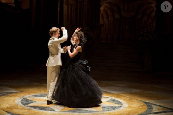Keira Knightley et Aaron Johnson dans Anna Karenine, en salles le 13 mars 2013.