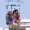 Rihanna fait du parachute ascensionnel à Cannes le 24 juillet 2012