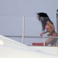 Rihanna sexy en bikini profite de ses vacances sur la côte d'azur sur son yacht. Le 27 juillet 2012.