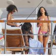 Rihanna sexy en bikini profite de ses vacances sur la côte d'azur sur son yacht. Le 27 juillet 2012.