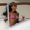 Rihanna, cheveux au vent et cocktail à la main, profite de ses vacances sur la côte d'azur sur son yacht. Le 27 juillet 2012.