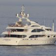 Ayant mis la musique trop forte, Rihanna a vu débarquer les gendarmes sur son yacht. Côte d'Azur le 27 juillet 2012.