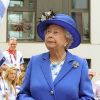 Elizabeth II va rendre visite aux nageurs, lors des JO de Londres, le 28 juillet 2012.