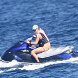 Paris Hilton s'offre un petit tour de jet-ski à St-Tropez, le dimanche 29 juillet 2012.