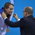 Camille Muffat est devenue championne olympique du 400m nage libre lors des Jeux olympiques de Londres le 29 juillet 2012 et a reçue sa médaille des mains du Prince Albert de Monaco