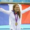 Camille Muffat, tout sourire après être devenue championne olympique du 400m nage libre lors des Jeux olympiques de Londres le 29 juillet 2012