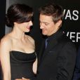 Rachel Weisz hypnotise Jeremy Renner à l'avant-première de  Jason Bourne : L'héritage , le 30 juillet 2012 à New York.