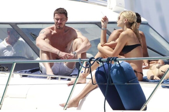 Marat Safin apprécie la présence de sa compagne Anna Druzyaka le 31 juillet 2012 à Ibiza
