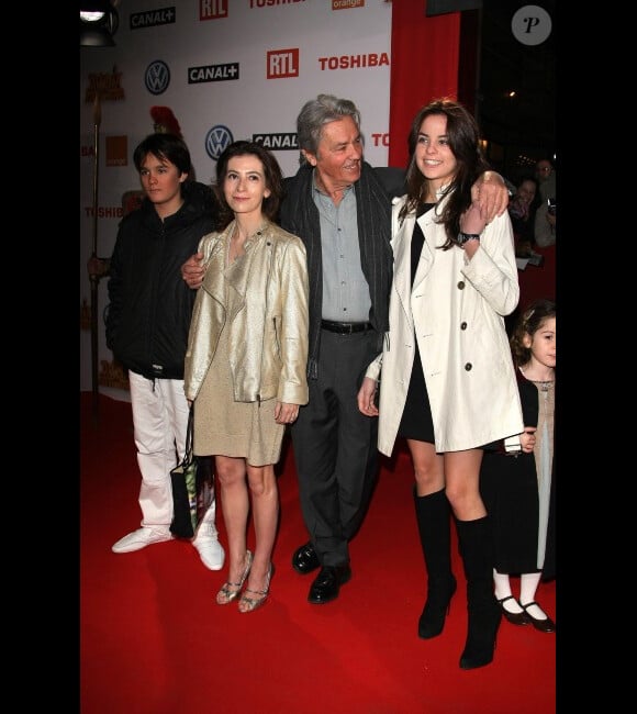 Alain-Fabien, Anne Goscinny, Alain Delon et Anouchka en 2008 à Paris.