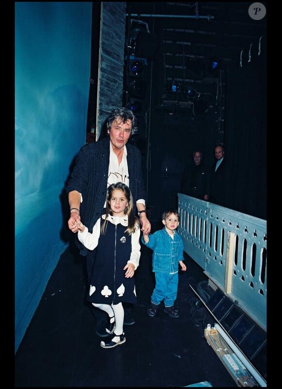 Alain Delon et ses enfants, Anouchka et Alain-Fabien, en novembre 1996.