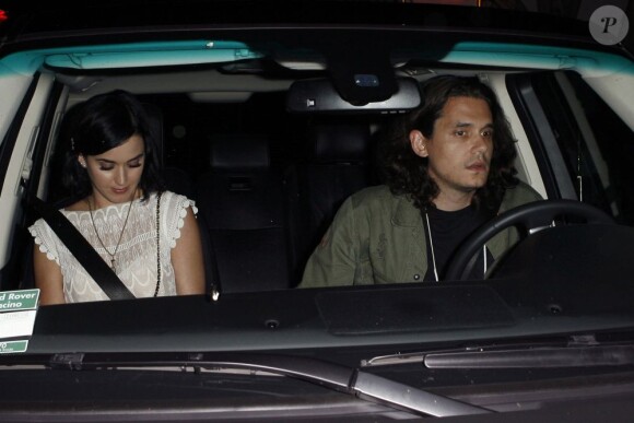 Le couple Katy Perry et John Mayer sortent du célèbre Château Marmont à Los Angeles le 1er août 2012