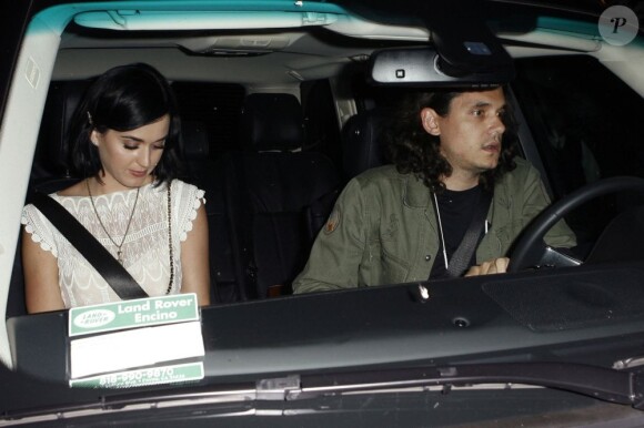 Katy Perry et John Mayer sortent du célèbre Château Marmont à Los Angeles le 1er août 2012