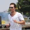 Matthew McConaughey court avec un t-shirt le 23 juillet 2012 à New York