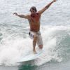 Matthew McConaughey fait du surf en 2006