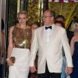 Chalene Wittstock et le Prince Albert, remarqués lors de leur arrivée au Bal de la Croix-Rouge à Monaco, le vendredi 3 août 2012.